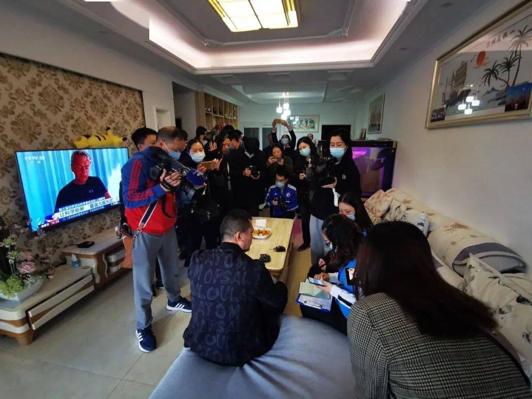四川省人口普查员_四川省人口年龄结构(2)