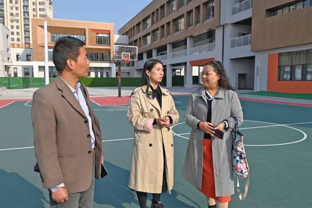 雨中南站 | 马鞍山八中,银塘中学领导来校交流