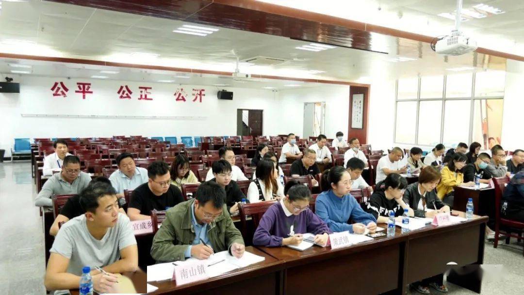 人口普查工作火热进行中_人口普查工作照片(3)