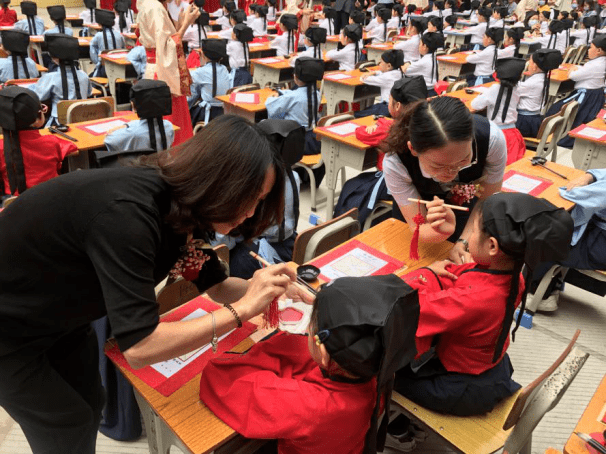 开笔启蒙善美人生冲鹤小学举行首届开笔礼活动