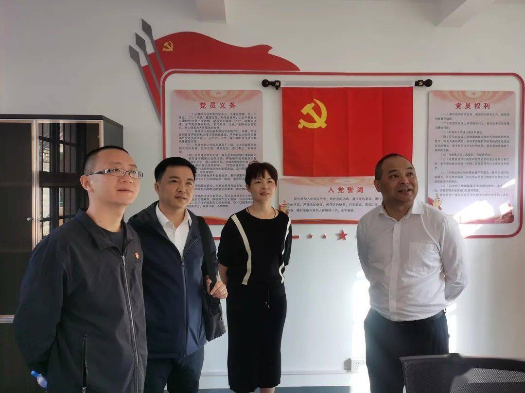 展开剩余 49 11月4日,平寨社区党建引领社区治理区挂钩领导吴荣川