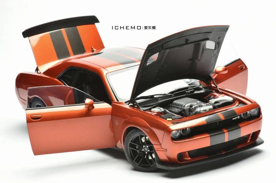 能原谅AUTOart 的错么？1:18 道奇Challenger SRT 宽体地狱猫汽车模型_