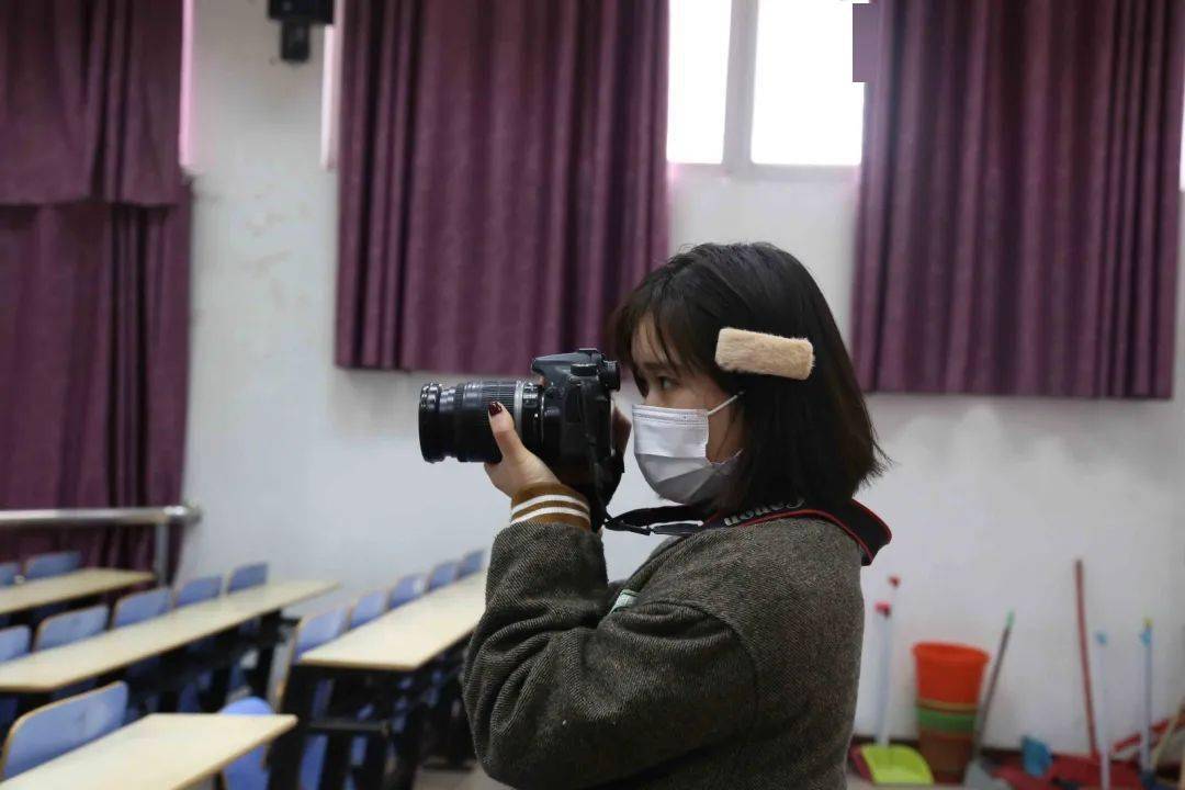 校学生会与学生工作通讯社摄影培训顺利进行_骆霖