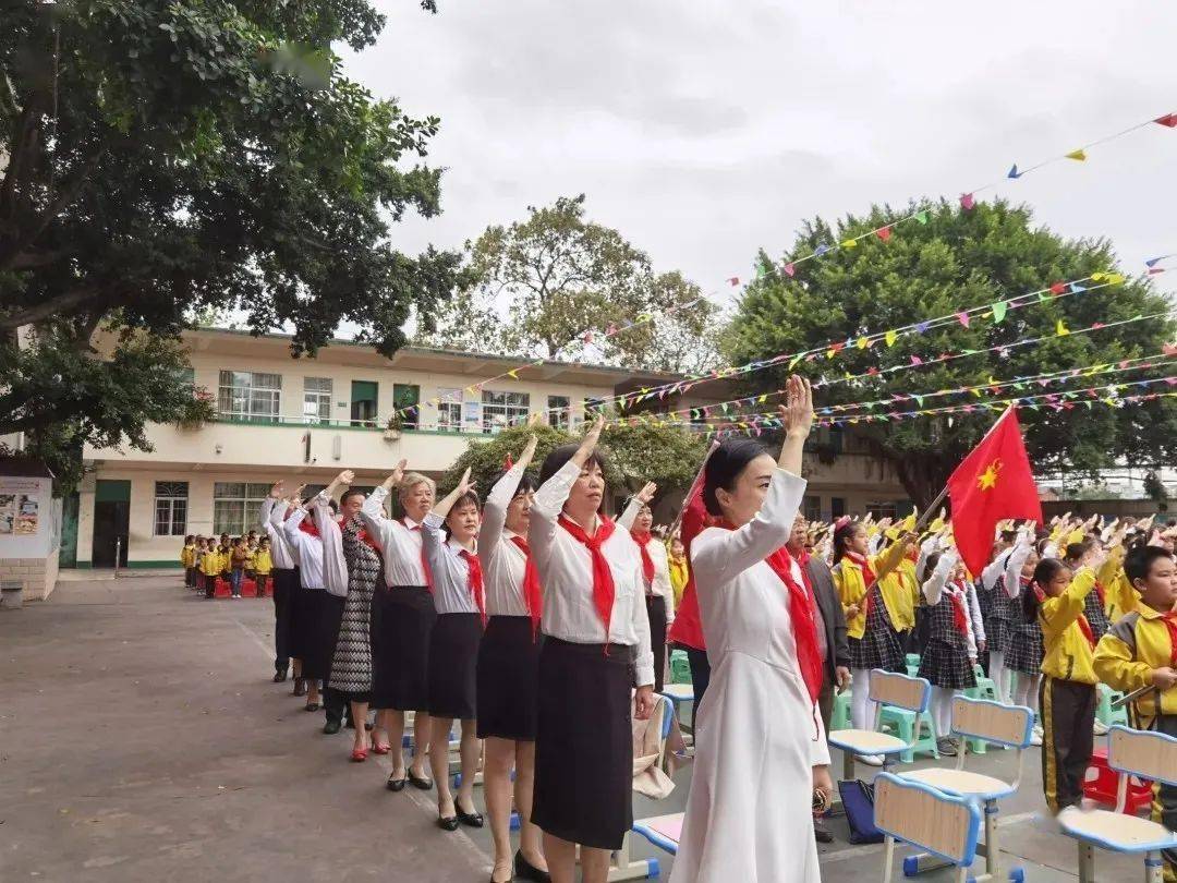 柳州市新华书店有限公司联合柳州市竹鹅小学开展红色传奇进校园系列