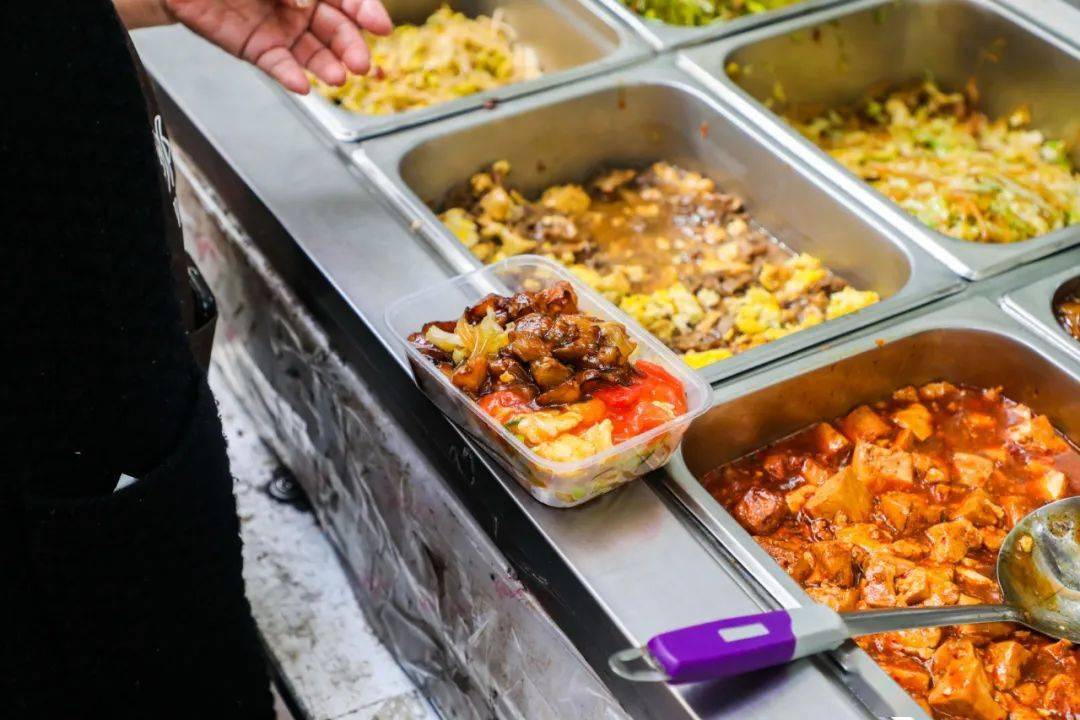 食堂人均_食堂饭菜图片(3)