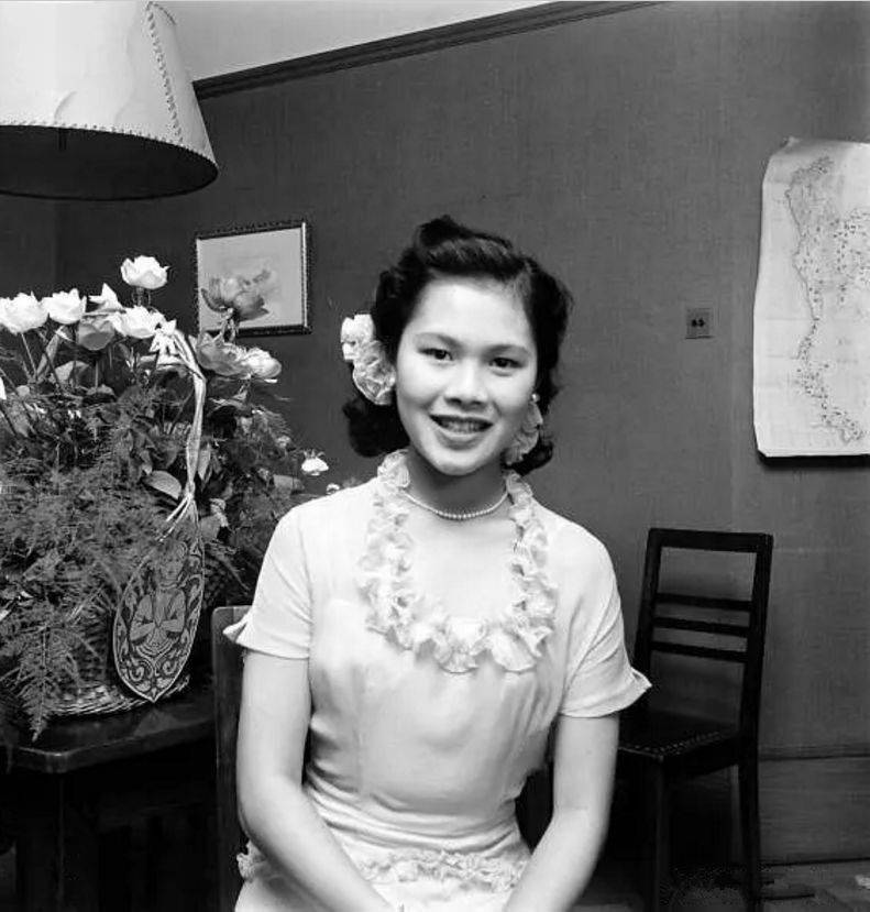 珠宝|18岁封后，50岁出轨？珠宝堆成山，还是留不住她的心……