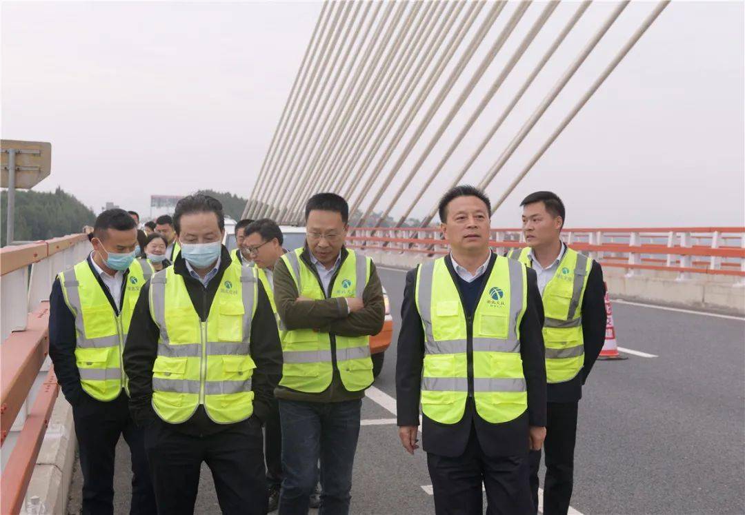 肖跃文深入鄂西北运营公司督导十三五全国干线公路养护管理治理能力迎