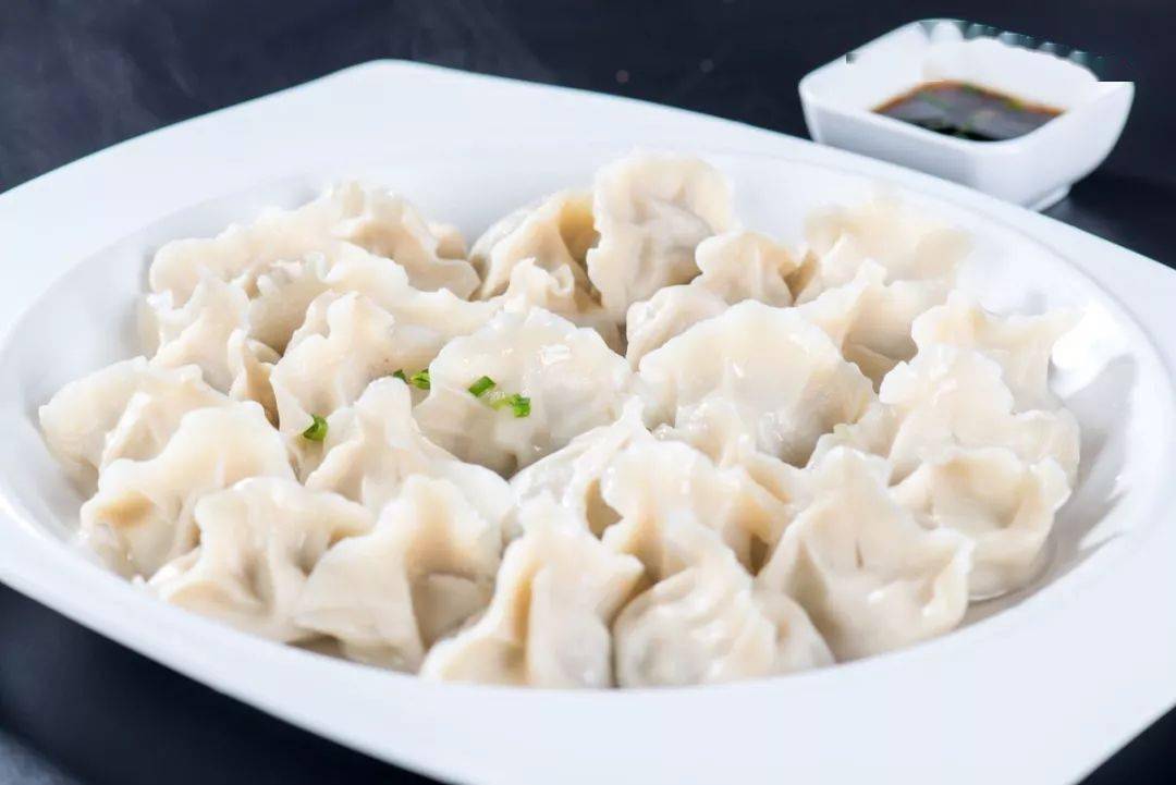 五脏。羊肉大葱馅饺子材料：羊肉，精五花肉，大葱，姜，香葱，饺子皮。
