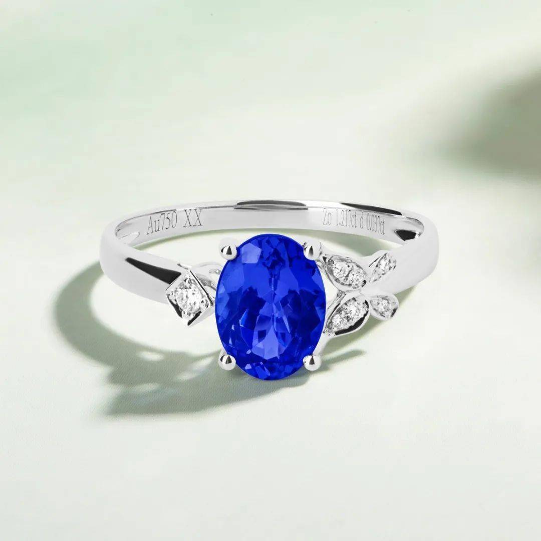 宝姐|宝姐：家有4妻30娃的他，挖出3块坦桑石获利77.44亿！这石头真致富……