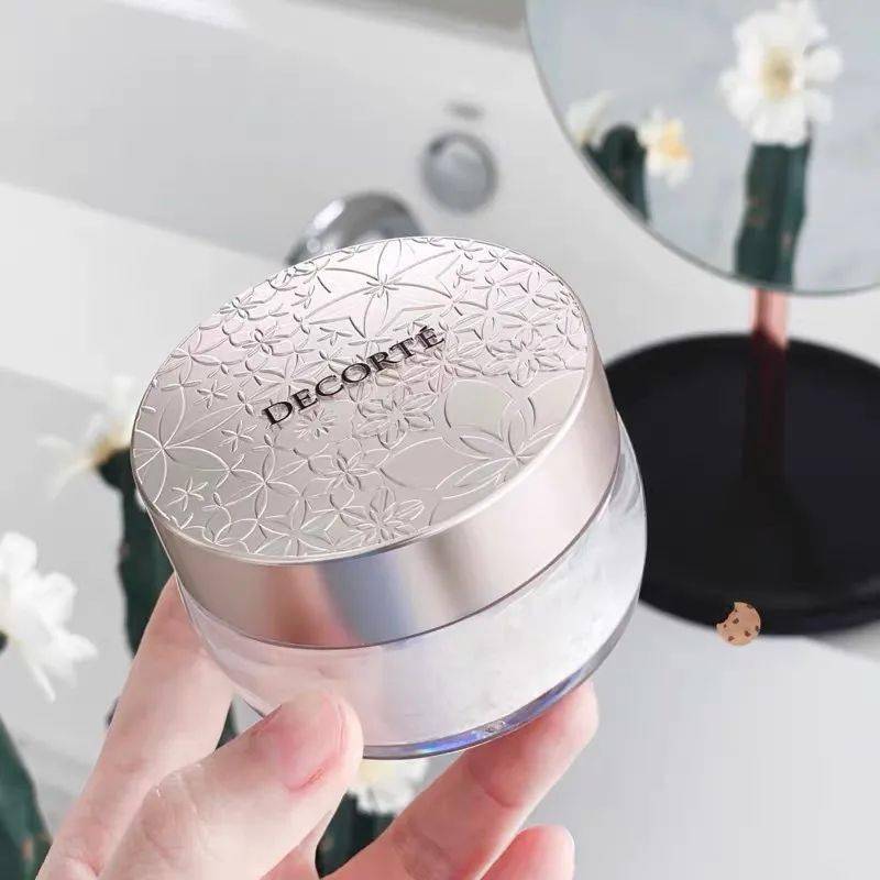 cr|秋冬想要服帖持久妆容，认真定妆不能少