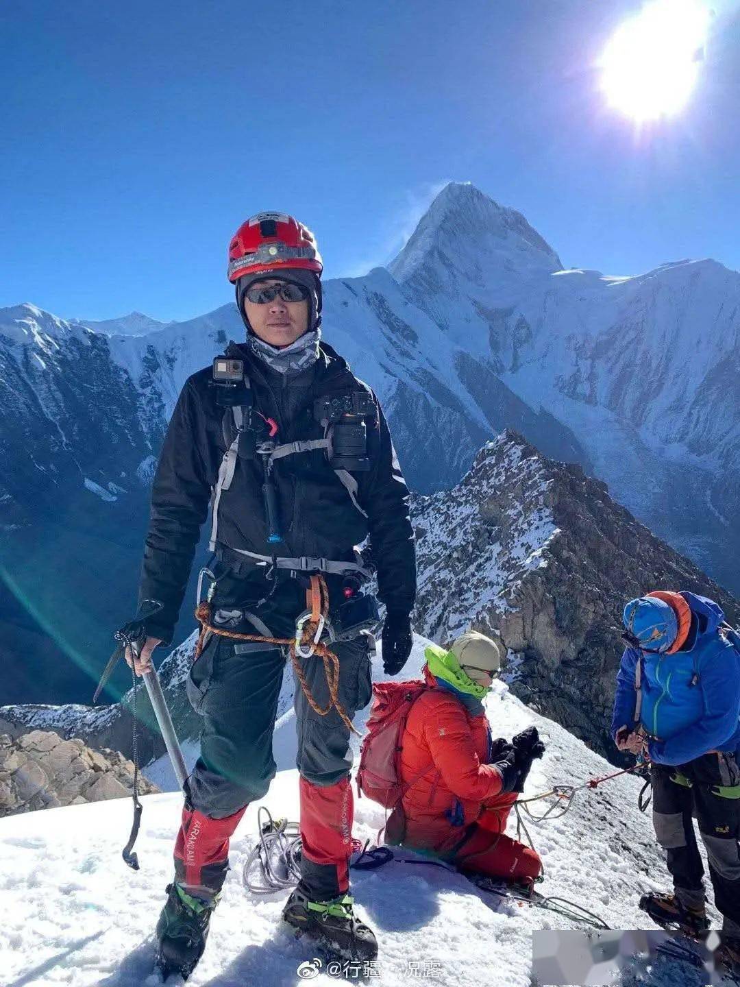 况露登顶贡嘎雪山