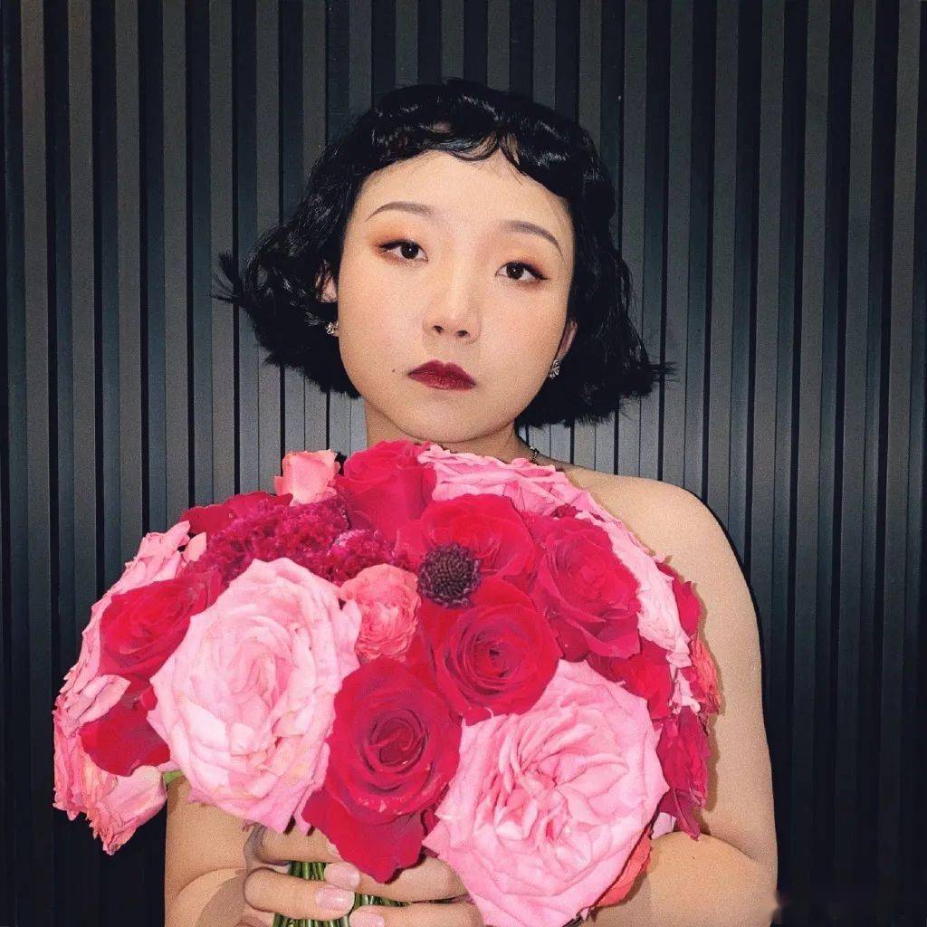 单眼皮|网红出身、被嘲又丑又胖 这次她却凭实力完美逆袭！