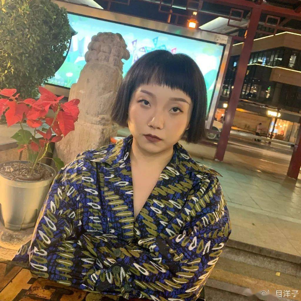 单眼皮|网红出身、被嘲又丑又胖 这次她却凭实力完美逆袭！