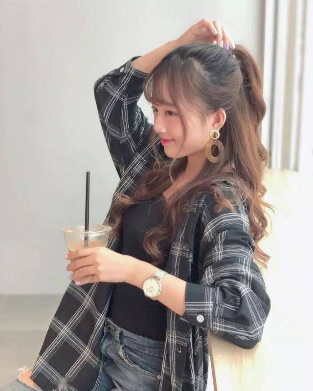 心机|拍照时学会这15个心机姿势，瞬间变美！