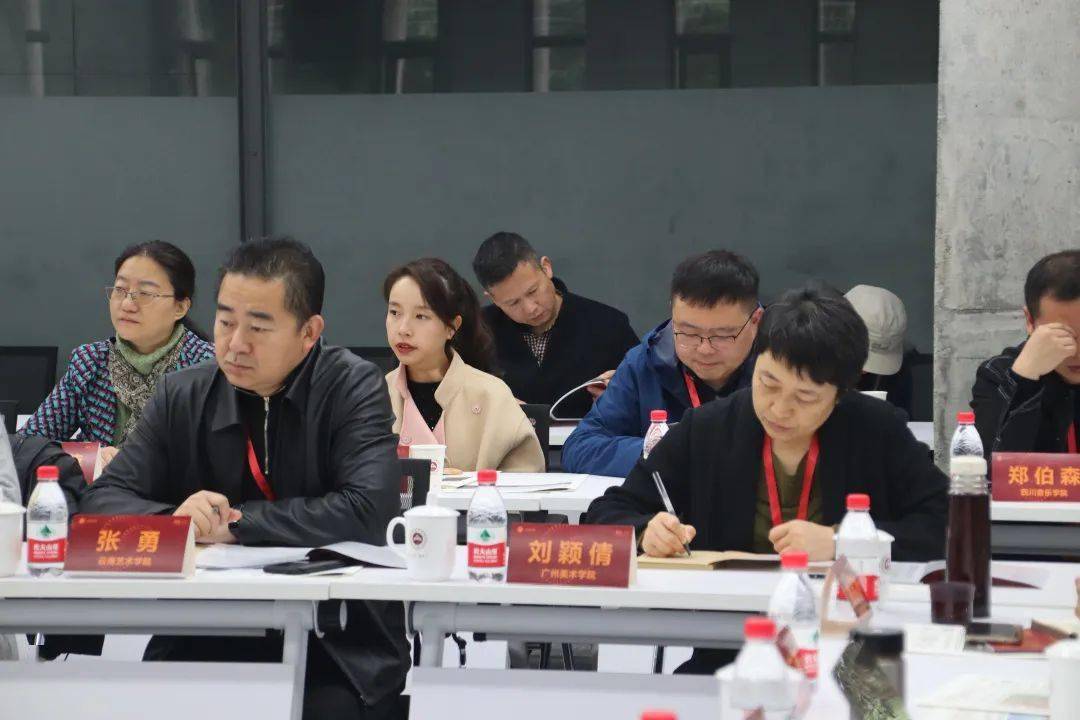 2020年四川艺术类学_《四川美术》毕业季专题|成都大学中国—东盟艺术