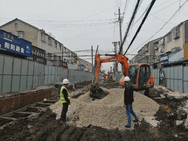 学苑路错混接改造工程雨污分流改造完成支管敷设13米,钢板桩拔除165