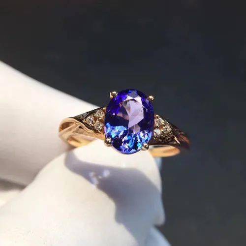 蓝色|这个色系的珠宝，高级温和又迷人，每一种都是美哭的节奏！