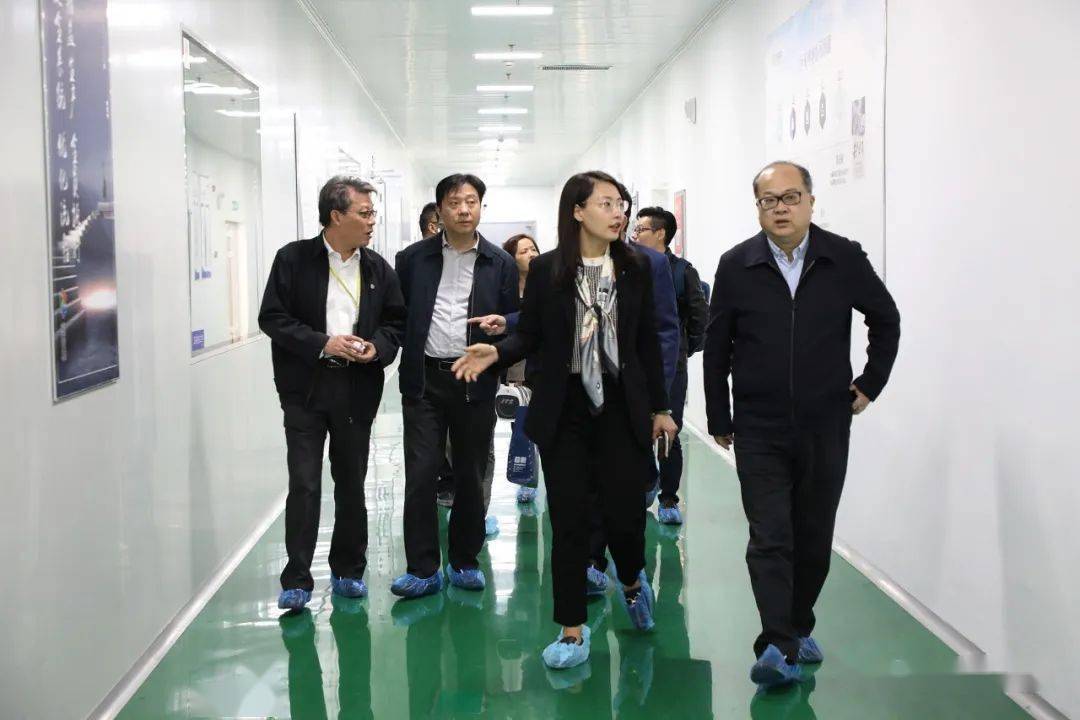 无锡市人大副主任吴峰枫携市工程师学会领导参访远东