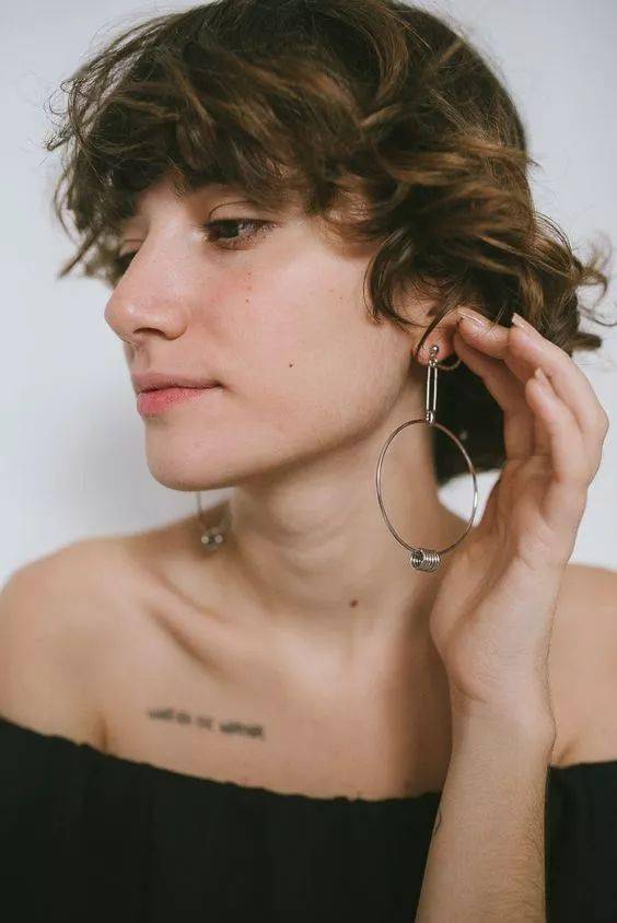 脸型|适合圆脸、方脸、长脸的“心机饰品”找到了！时髦还超显脸小！！