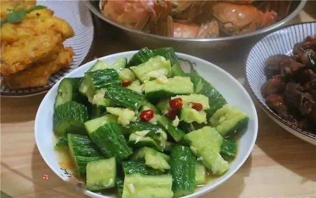 亲戚来家里聚餐,我下厨做了一桌家常菜,便宜合胃口,6人吃嗨了