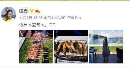 54岁田震近照变化大，红色短发颠覆形象，无子无
