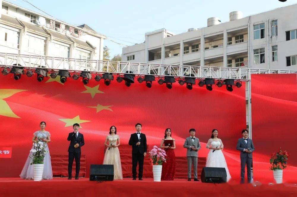 盘州市2020年GDP_近十年中国gdp数据图