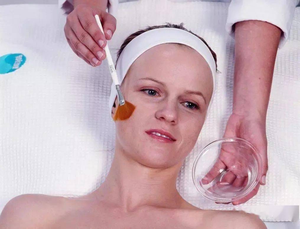 皮肤|一杯奶茶钱就能做的医美，做完立刻后悔！