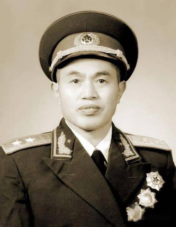 梁金华(湖南汨罗人,1961年晋升少将)参谋长:赵俊(安徽六安人,开国少将