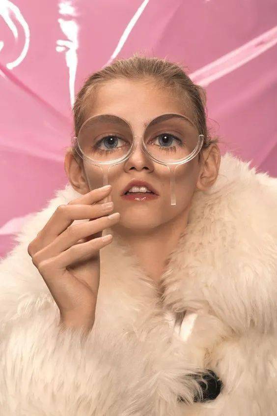 小松菜|戴眼镜就不想化妆？看完Jennie、小松菜奈等“买家秀”你再做决定～