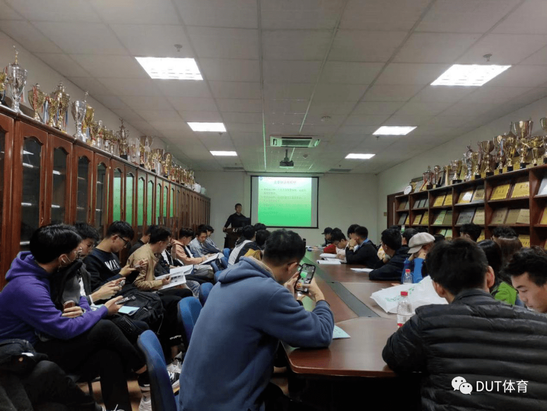 milan米兰app官网-
露锋芒 荣耀绿茵 校五人制足球赛开赛在即(图1)