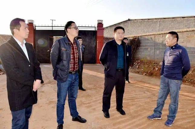 11月9日,宣威市委常委王瑞欣带领市火腿产业办相关人员到热水镇专题
