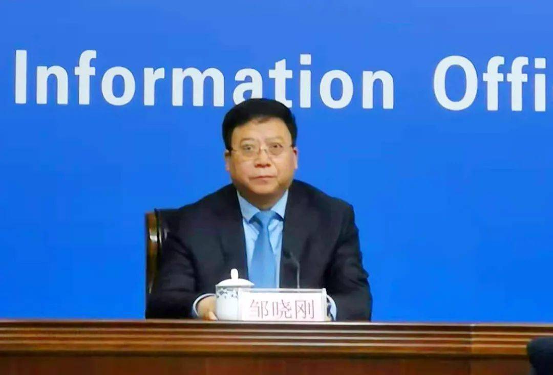 发布会上,区长邹晓刚就灞桥区基础教育质量提升工作相关情况进行介绍.