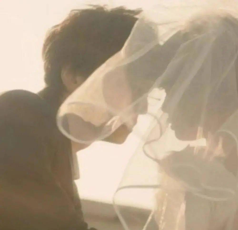 巨款|今日头像丨这个冬天可以当穿你外套的那个女孩吗？