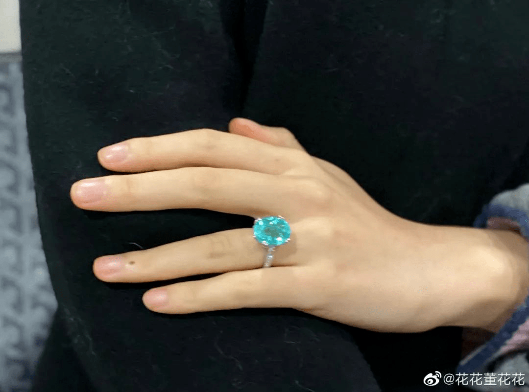 花花|董花花2.6万卖掉绝版LV包，这位顶级“全职太太”独立？