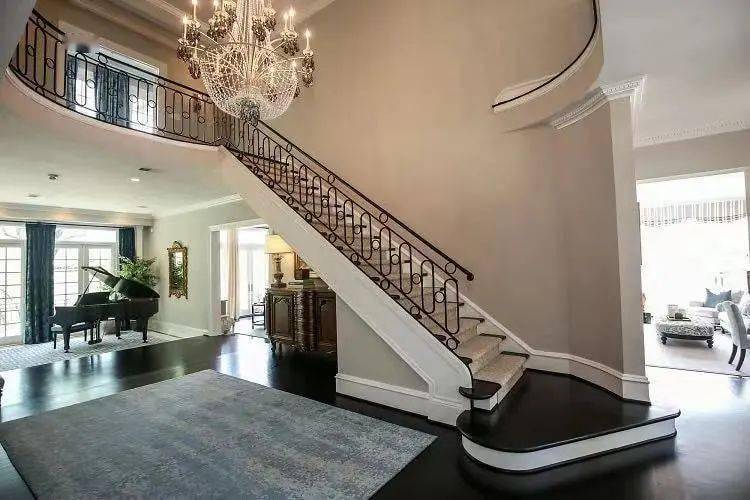 网络|曝光！川普vs拜登，两人豪宅长这样！特朗普家里镀金，拜登则......