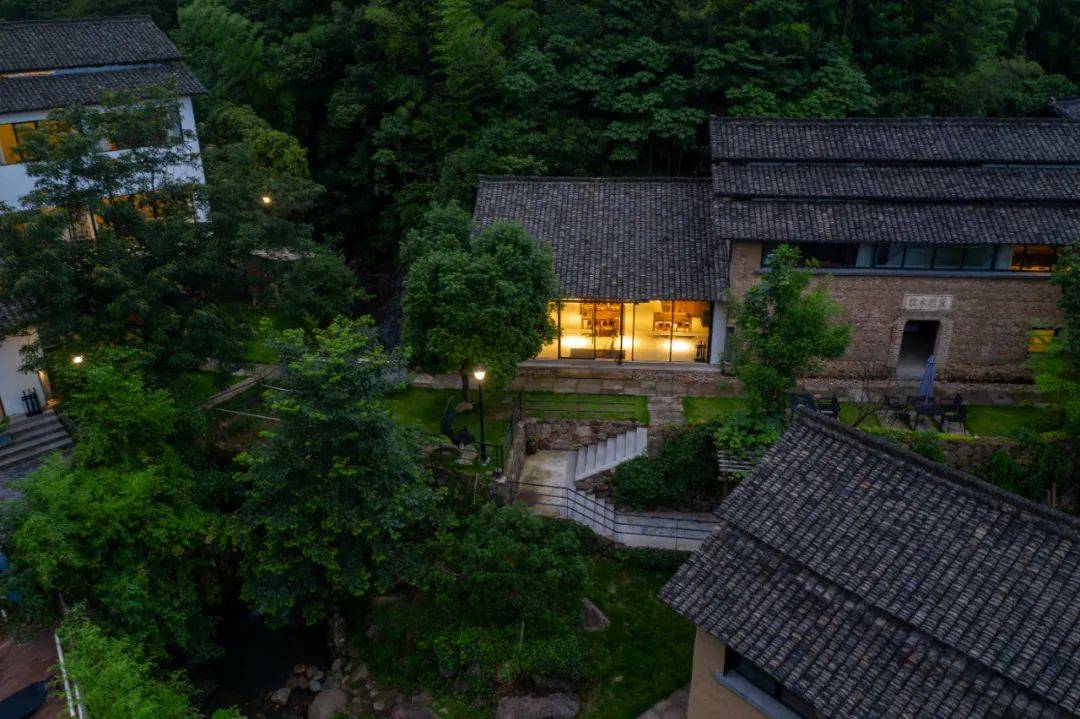 699住安吉竹林深处精品民宿!拥泉而居枕山而