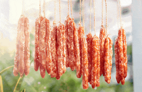 怎么晒香肠最好 d998b08366a04b6e8dc7b7989537d974.gif