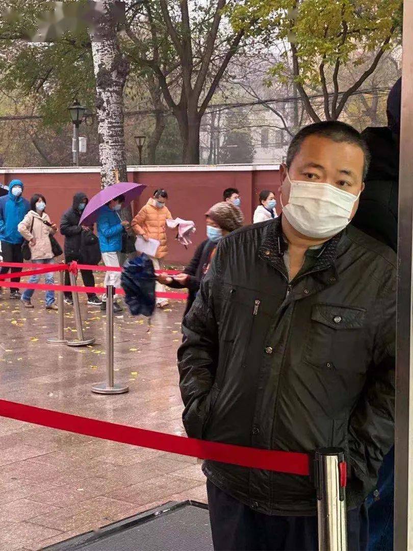 考生|我要给他们点个赞!高考报名资格现场确认严中有暖