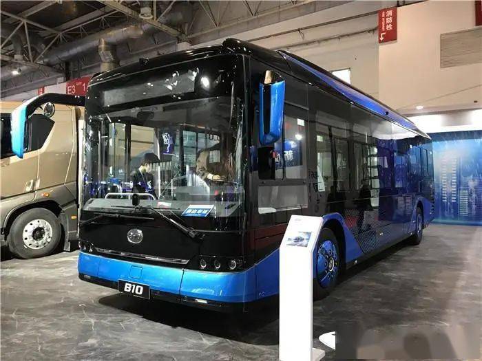 比亚迪同样展出5款主力产品,展品包括全新纯电动公交车b10,纯电动高端