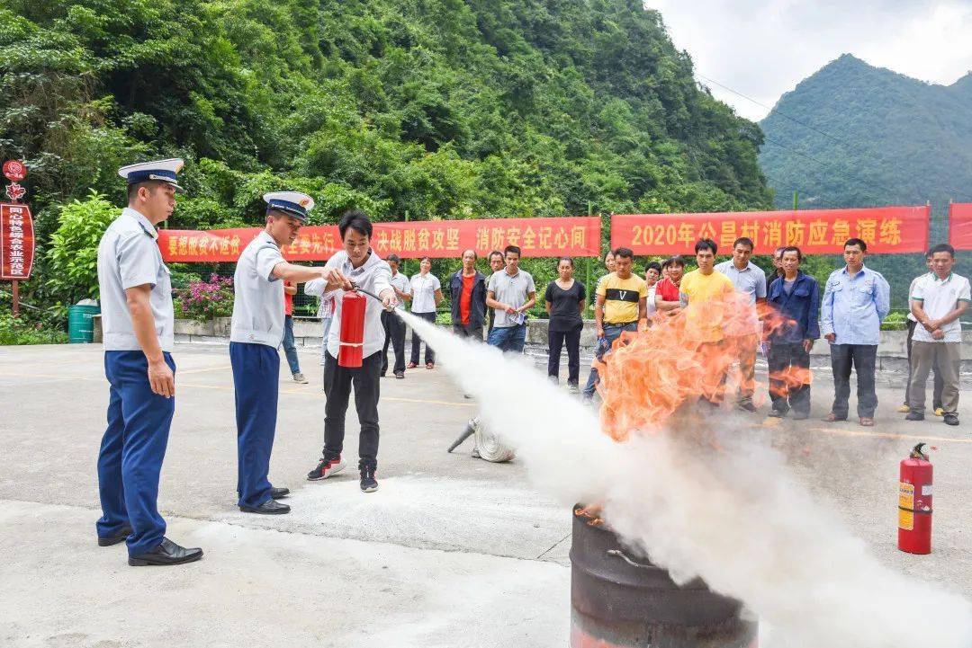 为了不让贫困户因火灾致贫,返贫,河池消防支队充分发挥专业优势,全面