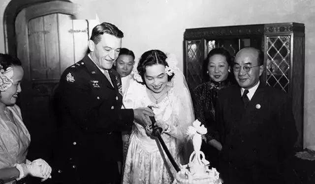 走上美国政坛的第一位华裔女性——“传奇钢铁蝴蝶”陈香梅(图13)