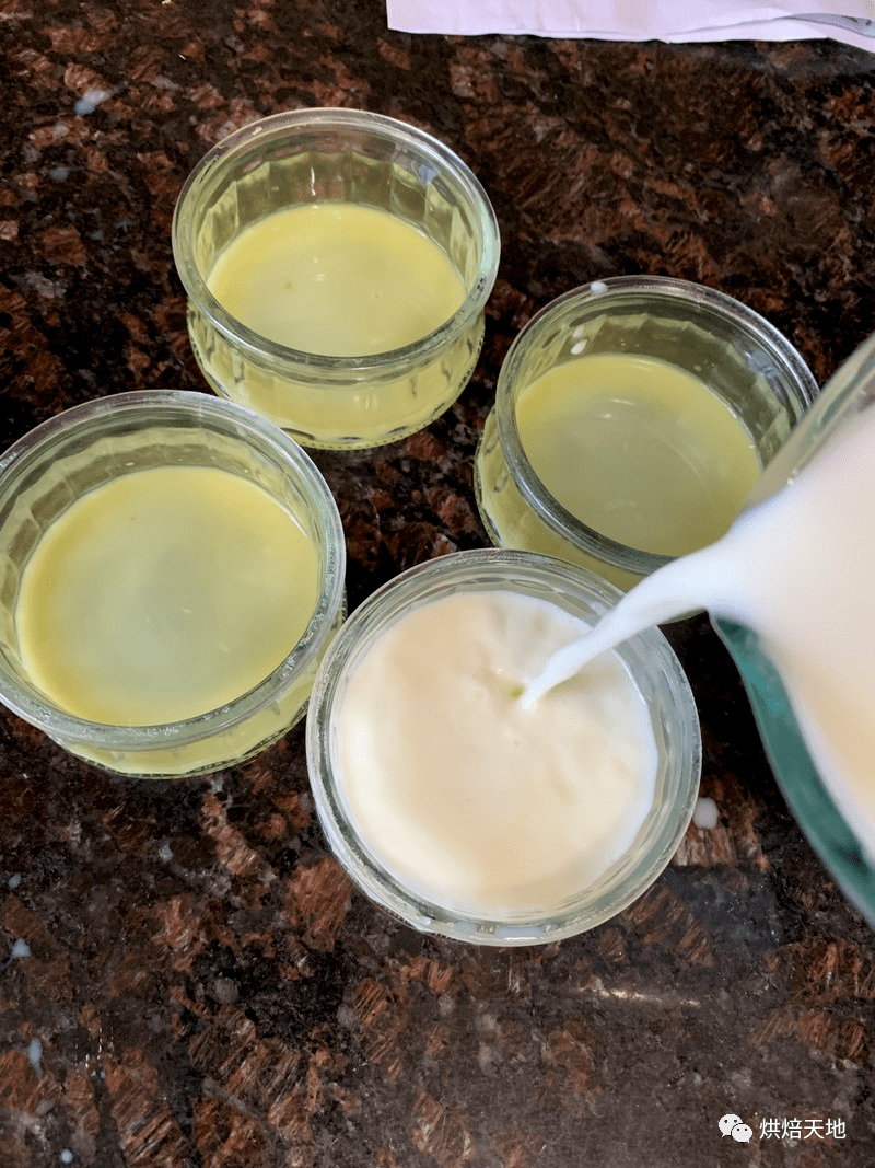 姜撞奶的凝固时有窍门的哦~这样做一次