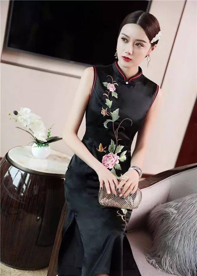 旗袍作为中国千年服饰文化的经典之作,不仅是服饰体系中无与伦比的