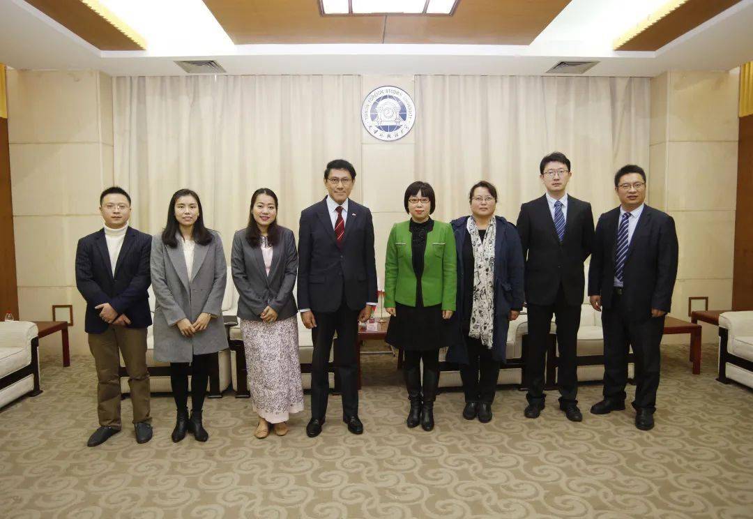 缅甸驻华大使吴苗丹佩先生一行访问我校