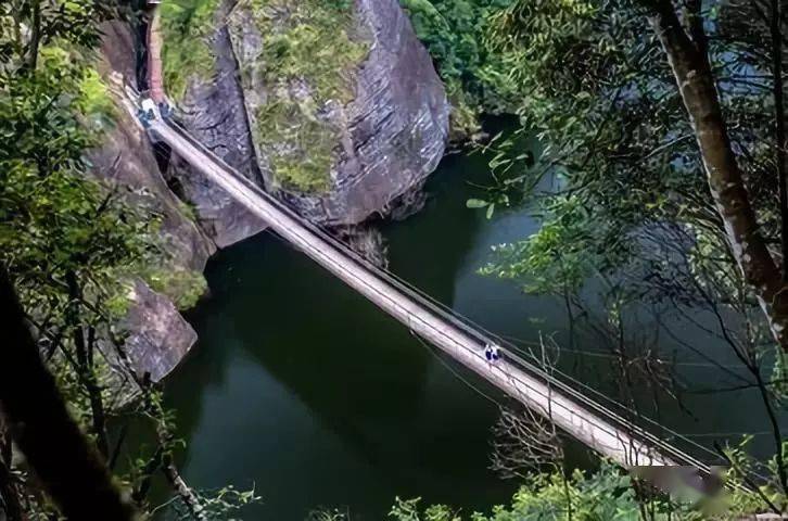 纯玩活动江西最长玻璃桥高空极限飞索探险亚洲最长飞拉达百里丹霞奇景