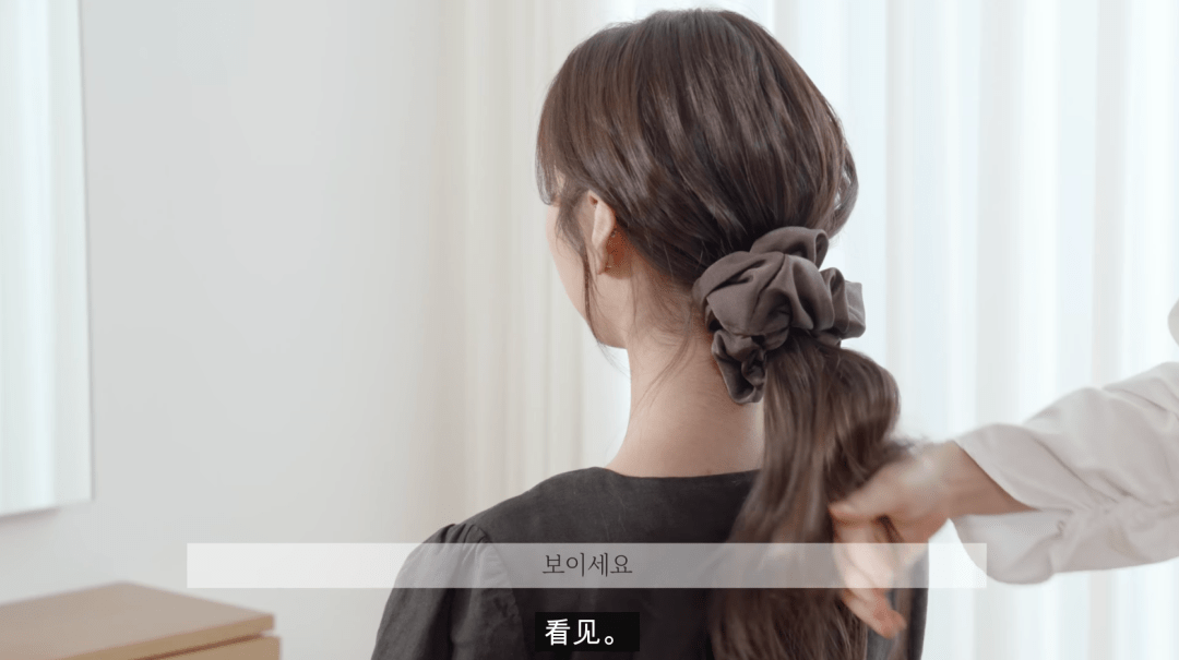 干净利落的低马尾怎么扎 932893b7a8794d2ca708c7dbfb7697c6.png