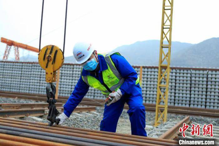 中兰铁路甘肃段即将进行全面铺轨