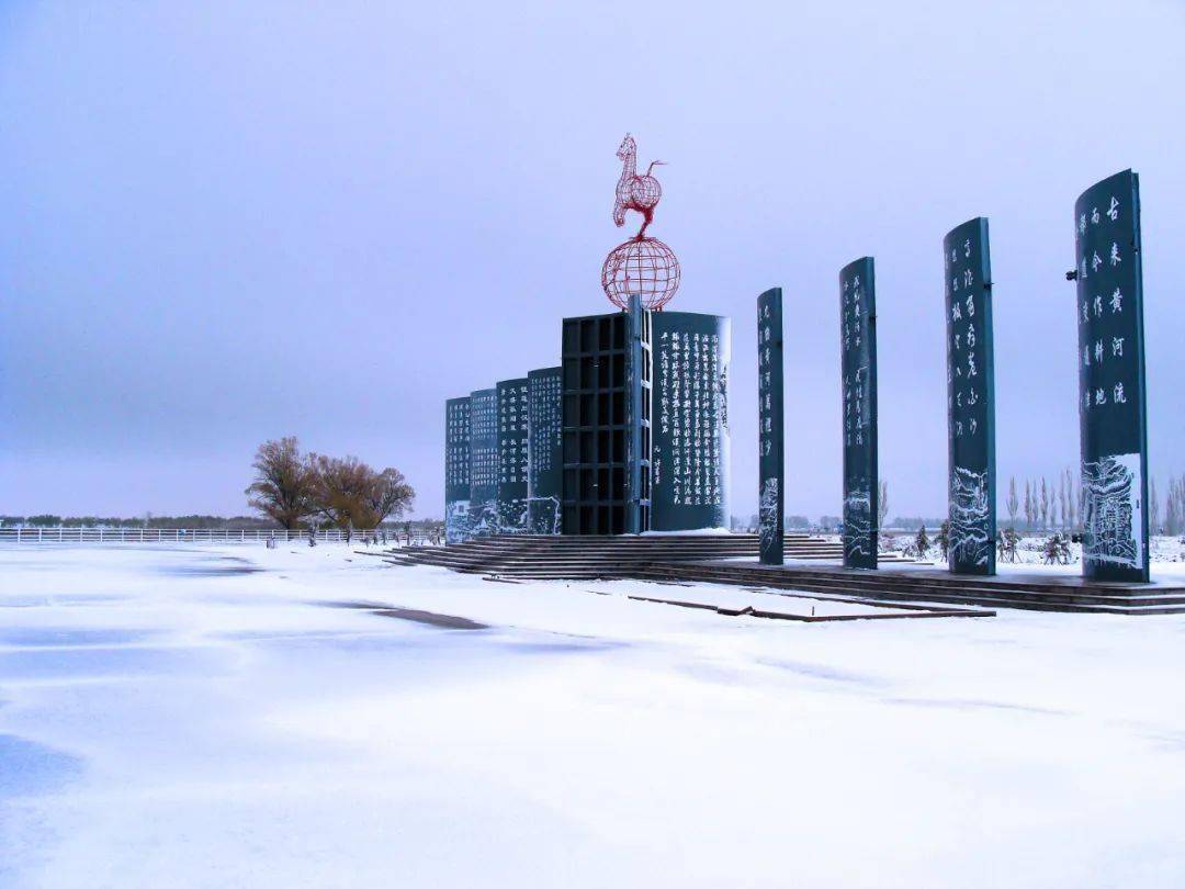 昨天,整个内蒙古都在下雪  一夜之间 内蒙古大地被冰雪覆盖 水墨般的