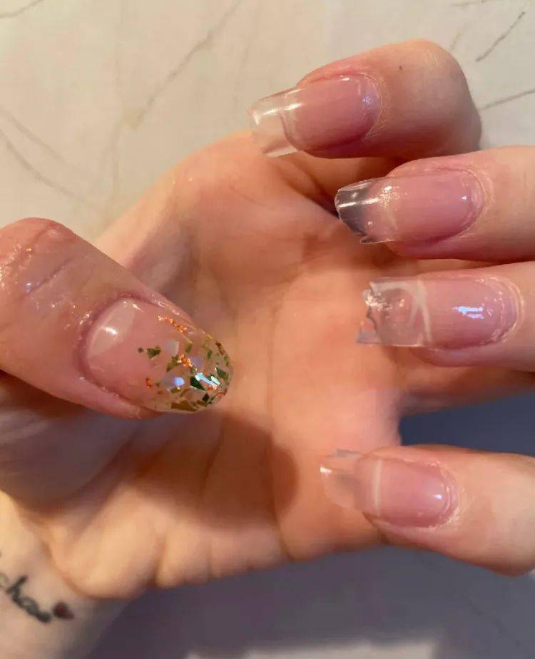 如何做长指甲 ca81e2574f0d4ada934fa12c8acc7c46.jpeg