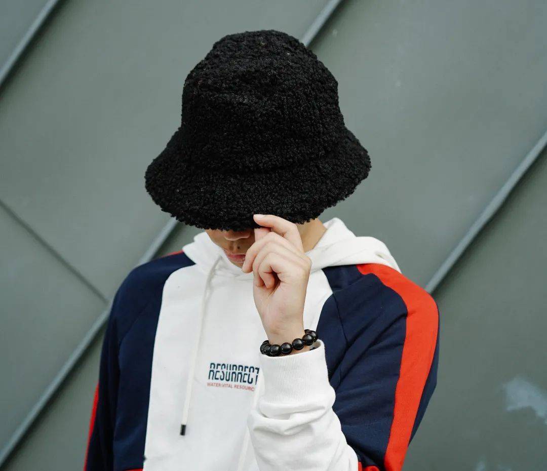 男士戴什么帽子显脸小 ddc1df1d6e2243b6a173134e26c12620.jpeg